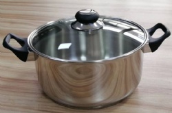 casserole with bakelite handles